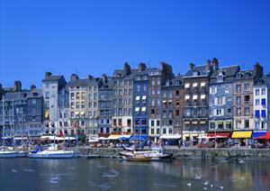 京都市中心部に位置するビジネスホテル：東横INN京都四条烏丸の魅力と満足度の高いサービス